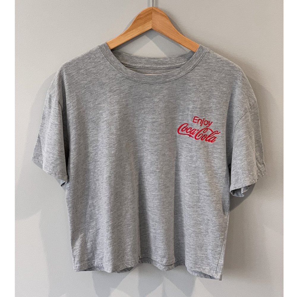 🔴 2+/$15 sale | Coca Cola Retro Embroidered Gray Crop Top Shirt